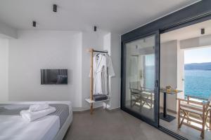 Beachfront Salty Sea Luxury Suite 1