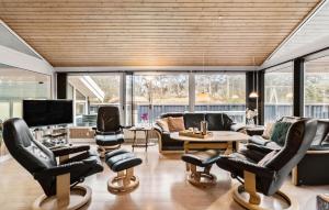 4 Bedroom Beautiful Home In Saltum