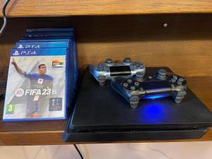 2 Designer Central Apartments FREE Parking Spaces