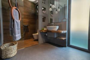 2 Designer Central Apartments FREE Parking Spaces