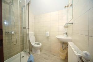 Triple Room with Bathroom room in PLANINSKA KOČA NA GOZDU