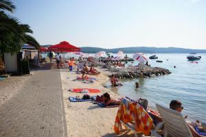 Holiday apartment in Okrug Gornji with terrace, air conditioning, WiFi 3436-1