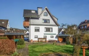 2 Bedroom Cozy Apartment In Finnentrop - Fretter