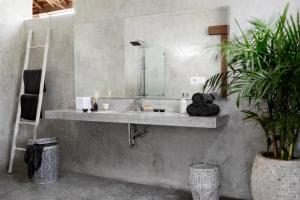 Surflodge Limasan Bali