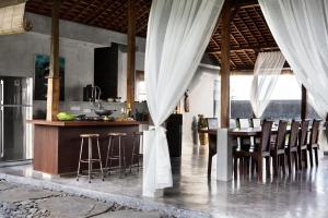 Surflodge Limasan Bali