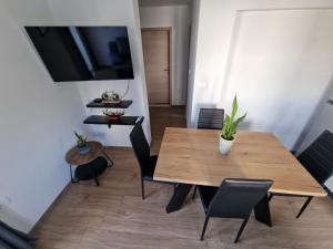 Apartment Antonio with balcony near the beach