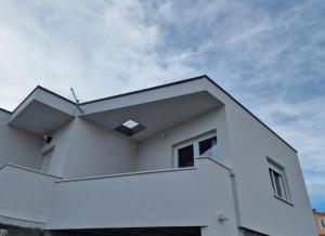 Apartment Antonio with balcony near the beach