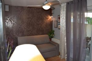 Studio plage, parking gratuit et terrasse privée.