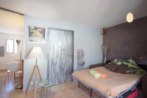 Studio plage, parking gratuit et terrasse privée.