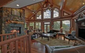 Stonecrest Lodge Lake Front Home with private boat dock - Хайавасси