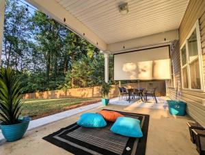 Spacious Family Friendly Home with Large Fenced in Yard