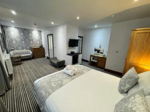 Double Room with Shower room in The Strathmore