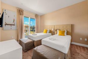 4 BR Home w Resort Amenities + 3 Mi to Disney