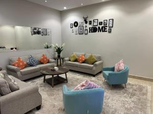 شقة ارضية بمدخل مستقل غرفة وصالة النرجس ١٢