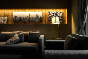 Outdoor Kitchen + 8 Min to Disney + Resort Cabanas