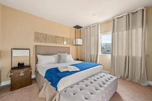 Outdoor Kitchen + 8 Min to Disney + Resort Cabanas