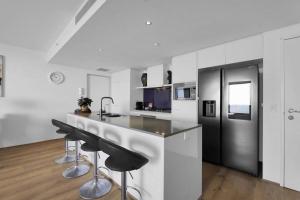 Level 47 Sky High 2BR Ocean View Apartment