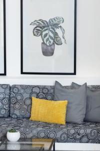 1BR one block away to a beautiful beach