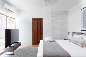 1 BR Suite Unit C - One block away from the beach