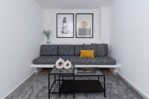 1Bedroom Suite - 1 block away to icon beach