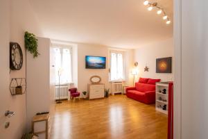 PortaTorre Suite, a Charming apartment in the Heart of Como, Free Private Parking, Air Conditioning & More!