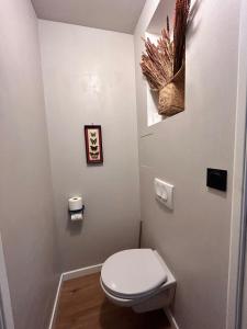 Maisons d'hotes Maison Georges : Chambre Double avec Salle de Bains Privative