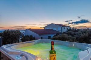 LUXURY MANDRE HOUSE