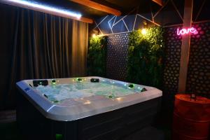 Appartements Suite Luxure : Nimes, France : photos des chambres