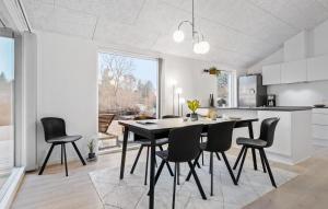 3 Bedroom Cozy Home In Nykøbing Sj
