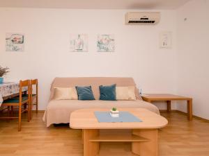 Apartments by the sea Barbat, Rab - 22757