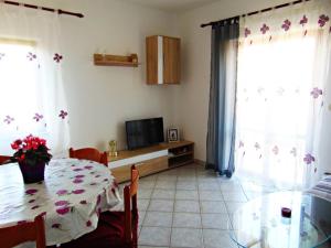Apartments by the sea Postira, Brac - 22200
