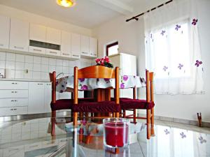 Apartments by the sea Postira, Brac - 22200