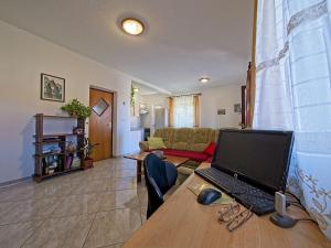 Apartments by the sea Postira, Brac - 22200