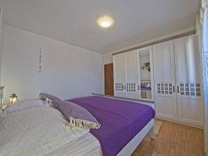 Apartments with parking spaces Postira, Brac - 22201