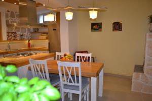 Holiday house with a parking space Svirce, Hvar - 22571