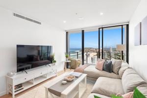 Breathtaking Penthouse Paradise Ocean views Pool