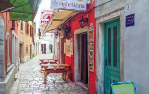 1 Bedroom Stunning Apartment In Rovinj 