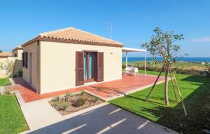 2 Bedroom Beach Front Home In Marina Di Modica