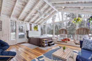 Game Room+Hot Tub+Pool+King Beds+More