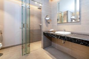 Căn hộ view biển 2 phòng ngủ tại Altara Suites