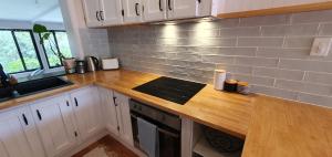 Gold Coast Family Retreat, beach 1 and half kms, shops, full home