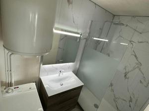 Appartement 46 pers. les pieds dans leau avec parking à St-Hilaire-de-Riez - FR-1-323-516