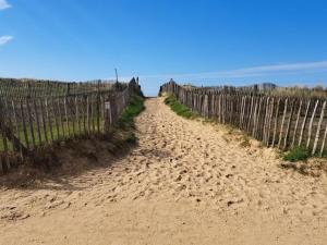 Appartement 46 pers. les pieds dans leau avec parking à St-Hilaire-de-Riez - FR-1-323-516