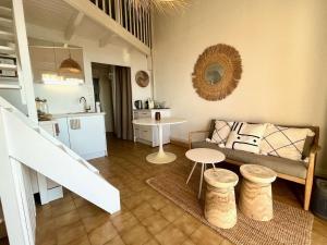 Appartement T2 Mezzanine, Piscine, Parking, Côte dAzur - FR-1-226B-189