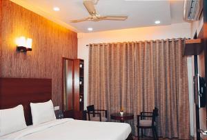 When In Gurgaon - 3 BHK MEDANTA MEDICITY 3 Mins Drive, FORTIS 5 Mins Drive