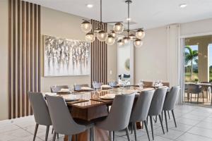 Modern House with Pool TheaterGames near Disney