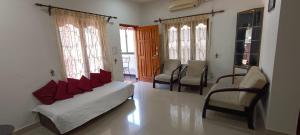 Suburbs Holiday Home