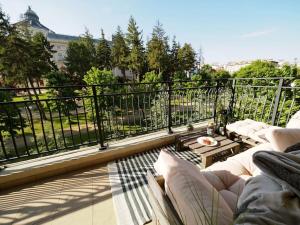 Quiet studio with terrace view