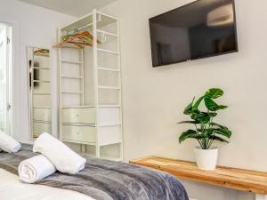 The Green Oasis by Hello Homes Sitges