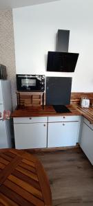 Maisons de vacances Studio meuble 1 piece tout equipe 2 personnes : photos des chambres